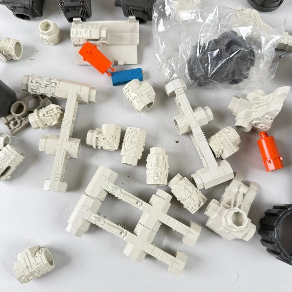 Robotix‎ R-2000 parts 1980's